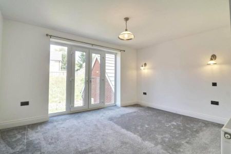 Bury Water Lane, Newport, Saffron Walden, Essex - Photo 4