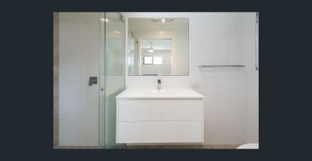 MOVE IN BEFORE CHRISTMAS! FAMILY HOME WITH POOL! - Photo 4