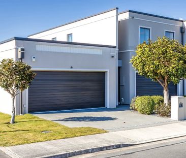 Sleek and Contemporary Home - Photo 4