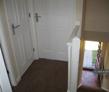 2 bedroom end of terrace house to rent - Photo 5