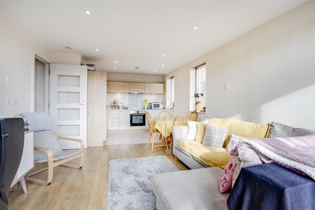 Ryemead Boulevard, High Wycombe - Photo 3