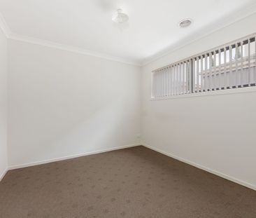 Family Perfection: Stunning 4-Bedroom Home in Sunshine West! - Photo 1