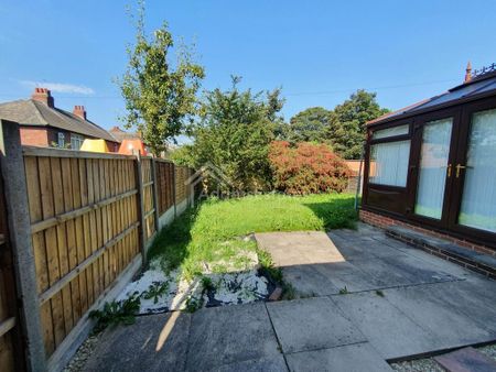 3 bedroom semi-detached house to rent - Photo 2