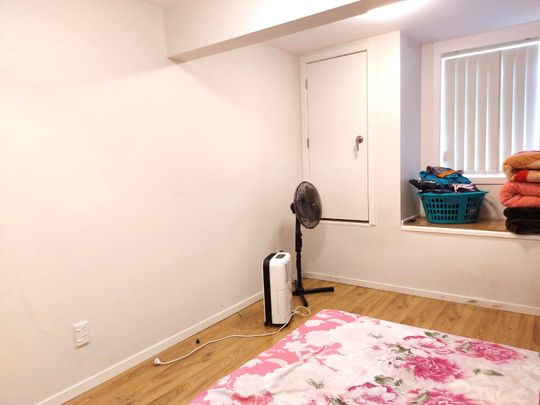 HILLSBOROUGH, 2 BEDROOMS - Photo 1