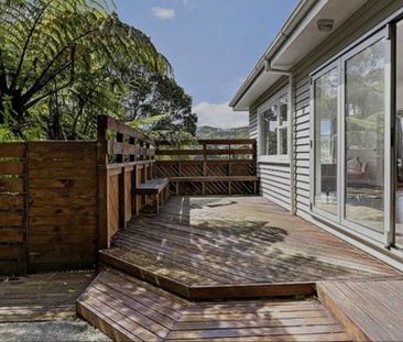 Charming 5BR Home in Karori! - Photo 2