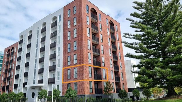 North facing, modern apartment in Avondale - Photo 1