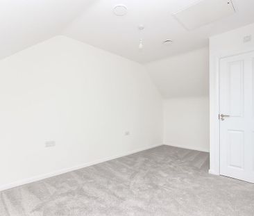 4 bedroom semi-detached house to rent - Photo 4