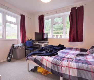 4 bedroom semi-detached house to rent - Photo 6