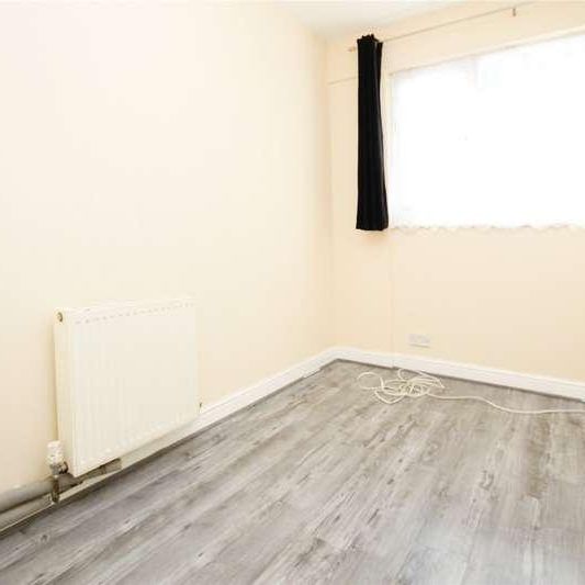 Bell Farm Avenue, Dagenham, RM10 - Photo 1