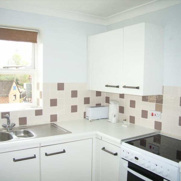 Mangles Road, Guildford - 1 bedroomProperty for lettings - Seymours - Photo 1