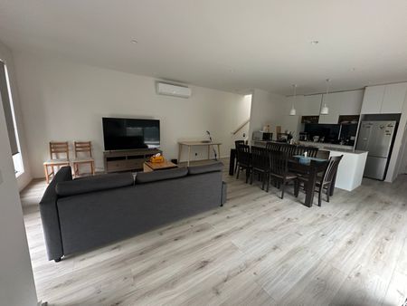 Altona North - Photo 2