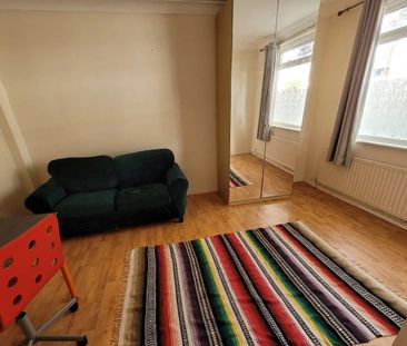 Room in a Shared House, Hunsdon Road, SE14 - Photo 2