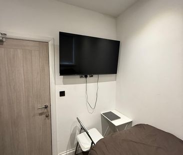 Room in a Shared House, Greyhound Lane, SW16 - Photo 1