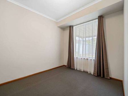 Lovely Three Bedroom Home - Photo 2