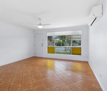 Spacious family home + separate studio, minutes to the beach! - Photo 3