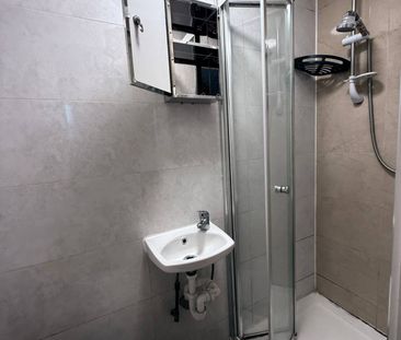 Compact size studio flat for single person - high road ilford - Photo 5