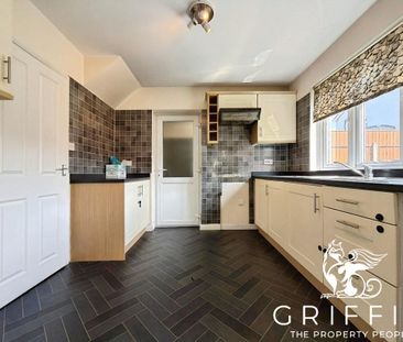 St. Marys Crescent, Basildon, SS13 - Photo 4