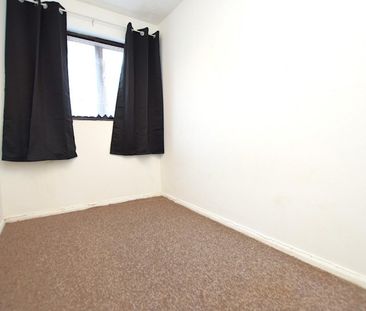 Capstan Close, Chadwell Heath, RM6 - Photo 3