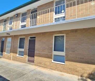 Spacious 2-Bedroom Ground Floor Apartment in Convenient Glen Huntly - Photo 6