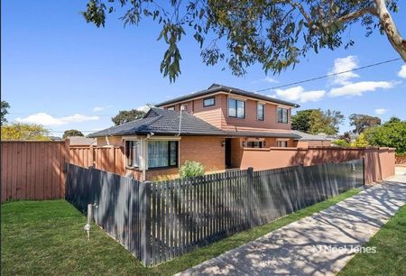 718 Highbury Rd , GLEN WAVERLEY - Photo 2