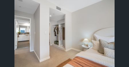 Two bedroom air conditioned inner city apartment - Photo 3