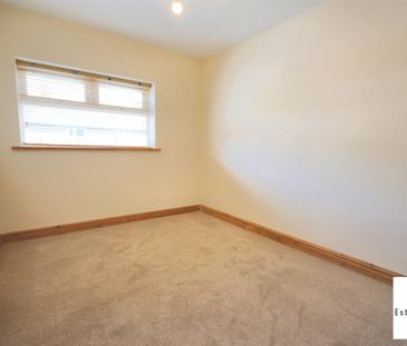 3 Bedroom House - Mid Terrace To Let - Photo 2