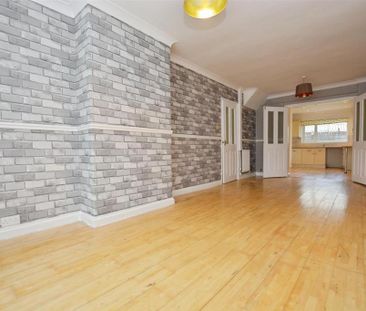 3 bedroom semi-detached house to rent - Photo 5