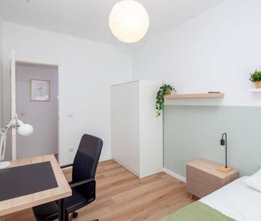 Carrer de Rodrigo de Pertegás, Valencia, Valencian Community 46023 - Photo 4