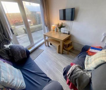 6 bedroom house to rent - Photo 2