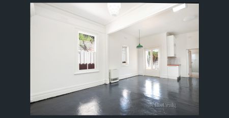 Charming Brick Edwardian with Modern Comforts and a Sun-Filled Courtyard Retreat - Photo 2