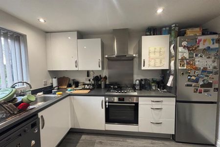 3 bedroom terraced house to rent - Photo 2