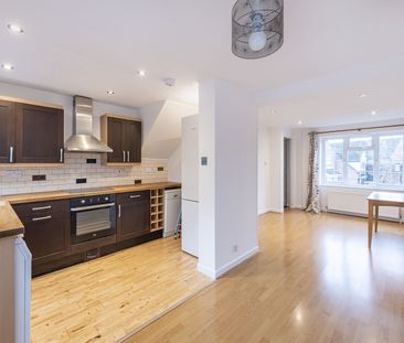 Available unfurnished now - Photo 5