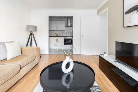 2 bedroom ground floor flat to rent - Photo 3