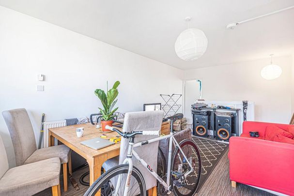 3 bedroom flat to rent - Photo 1