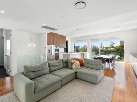 28 Dickens Street, Norman Park QLD 4170 - House For Rent | Domain - Photo 2