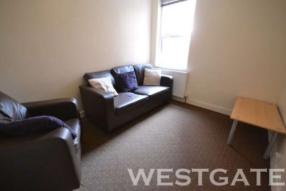 5 Bed - Pitcroft Avenue, University Area - Photo 1