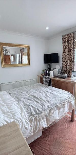 Brassie Avenue, East Acton, London, W3 7DF - Photo 1