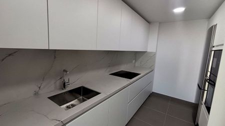 3 bedroom luxury penthouse for rent in Estepona, Andalusia - Photo 3