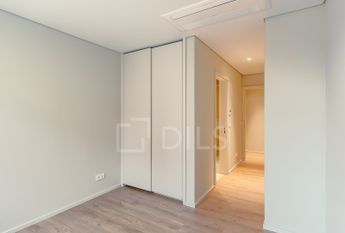 Apartamento T3 em Oeiras com terraço e 2 estacionamentos