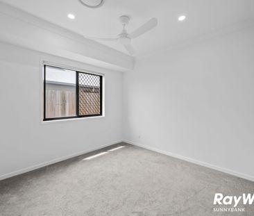 Spacious Family Living with Ducted Aircon - Photo 3