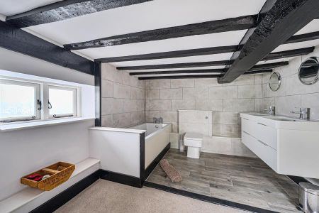 4 bedroom detached house to rent - Photo 3