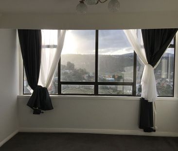 Sunny, Warm, 1 B/R S/C Flat in KEW -great views!! - Photo 2