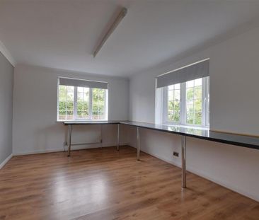 6 bedroom detached house to rent - Photo 1
