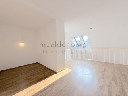Traumhafte DG-Wohnung in 1060 Wien: 4 Zimmer und Balkon! - Photo 2