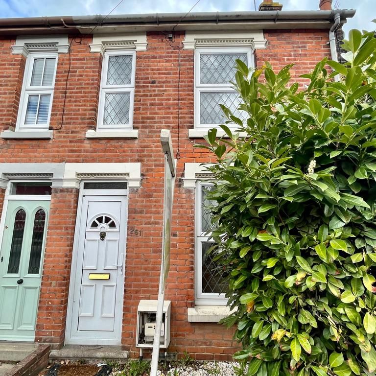 3 bedroom semi-detached house to rent - Photo 1