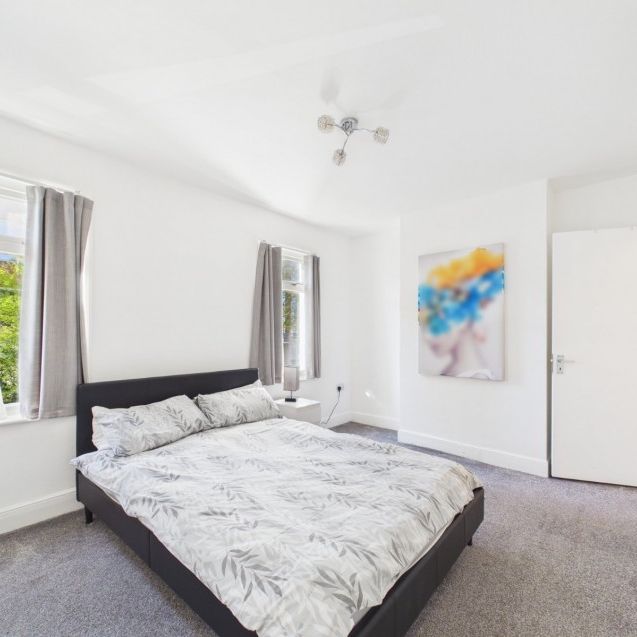 George Street, Staines-upon-Thames, Surrey,TW18 - Photo 1