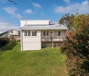 3 Bedrooms in Beach Haven - Photo 6