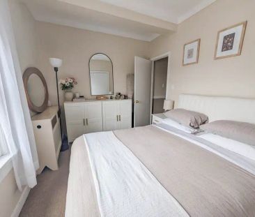 198 Burgar Street - 4 — 1 Bedroom - Photo 1