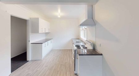 Roslyn - 3 Bedrooms - Photo 3