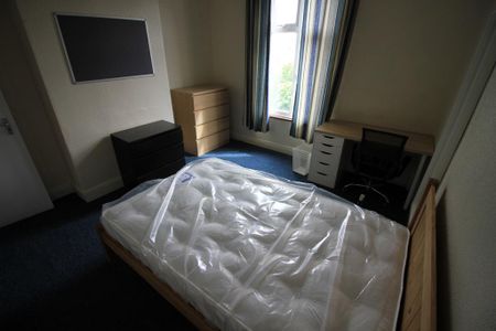 3 bedroom terraced house to rent - Photo 5